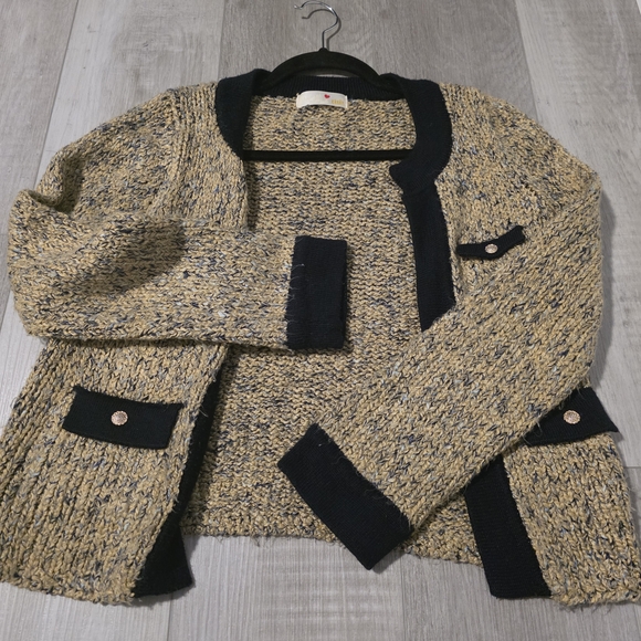 Elegant Black and Tan Women's Cardigan - Picture 7 of 11